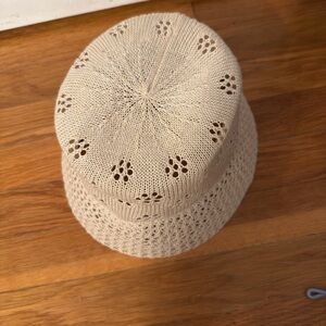 Elegant Cream Knit Women's Hat​​